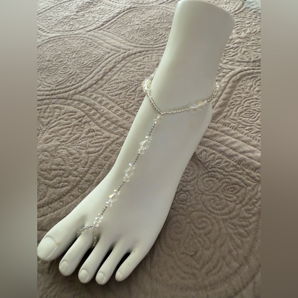 Barefoot Flip Flops - Elegant Crystal Toe Ring Sandals NEW BOUTIQUE ITEM